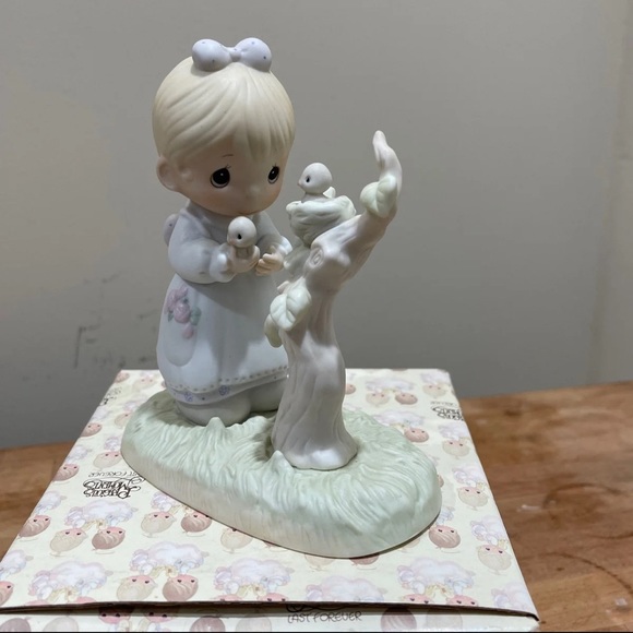 His Eye Is On The Sparrow- Figurine - Picture 3 of 9